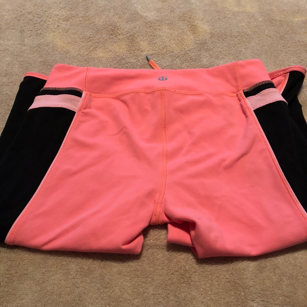LULU LEMON CAPRI LEGGINGS